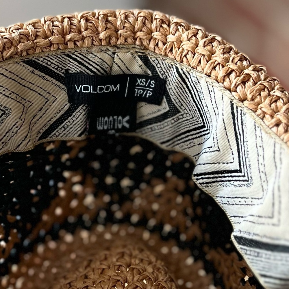 VOLCOM Hat - Picture 10 of 10